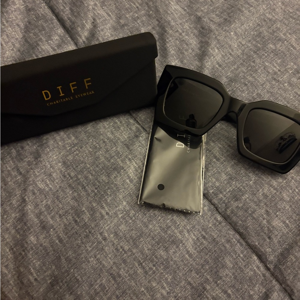 DIFF Daniella Python Sunglasses